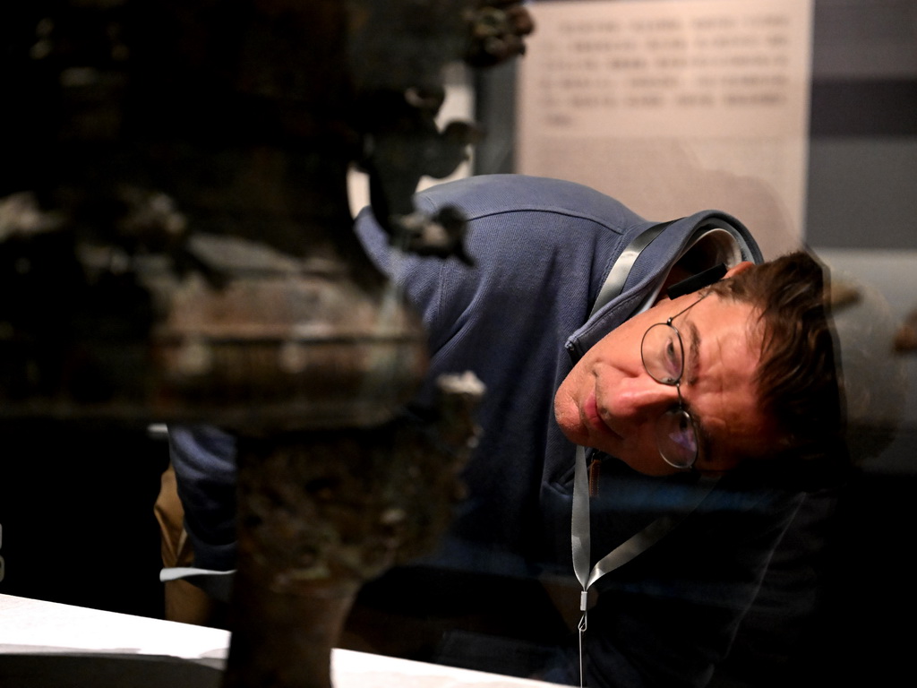 11月4日，外賓在河南博物院參觀。