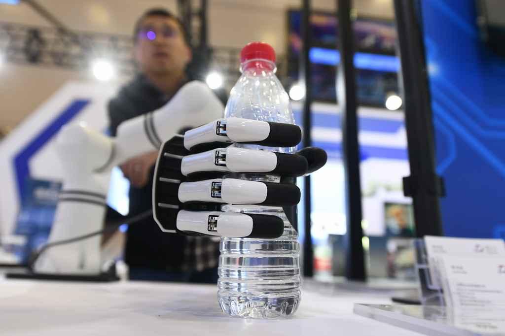 這是11月6日在第十二屆中國（綿陽）科技城國際科技博覽會上拍攝的機器人仿生手。