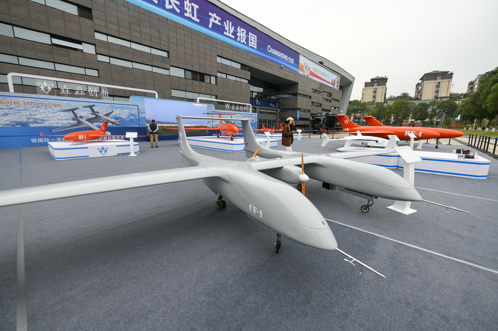 這是11月6日在第十二屆中國（綿陽）科技城國際科技博覽會上拍攝的固定翼無人機。