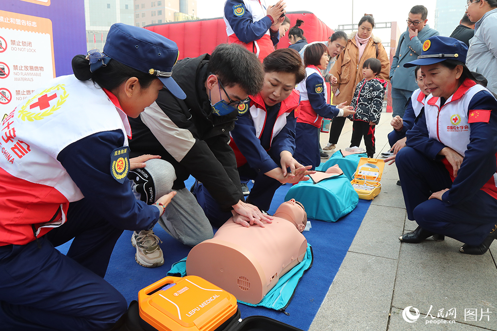 11月9日，河北省消防安全委員會舉行河北省消防宣傳月活動啟動儀式。人民網記者 周博攝