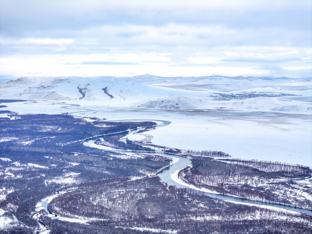這是11月12日拍攝的額爾古納濕地雪景（無人機照片）。
