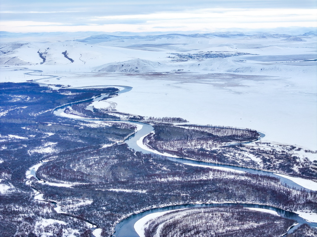 這是11月12日拍攝的額爾古納濕地雪景（無人機照片）。
