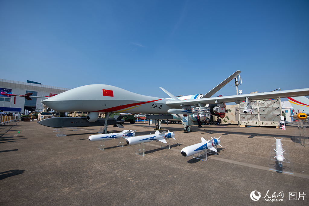 11月12日，在第十五屆中國國際航空航天博覽會上展出的彩虹-9大型察打一體無人機，其載荷與航程指標強大，在部分性能上，可以達到世界級水平。人民網記者 翁奇羽攝