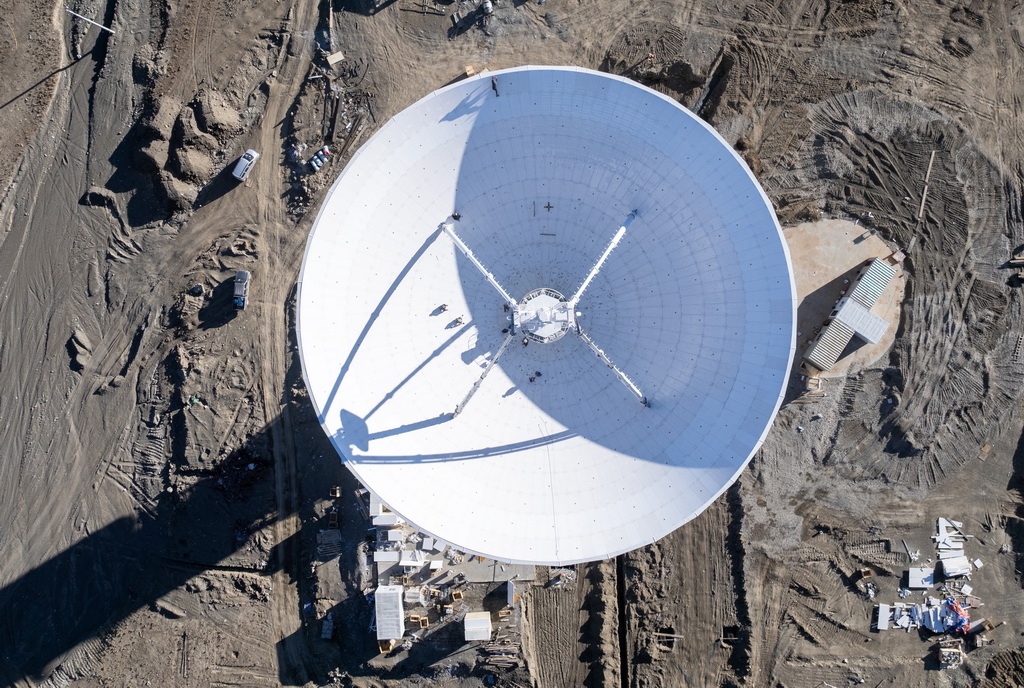 建設中的日喀則40米射電望遠鏡（無人機照片，11月7日攝）。新華社記者 姜帆 攝