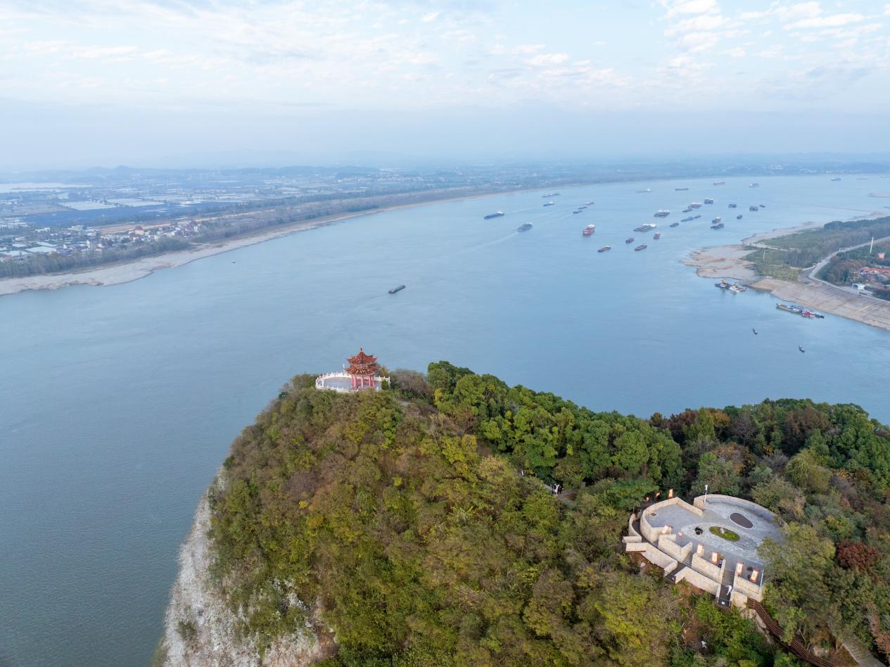 位于長江邊的西塞山。王哲攝