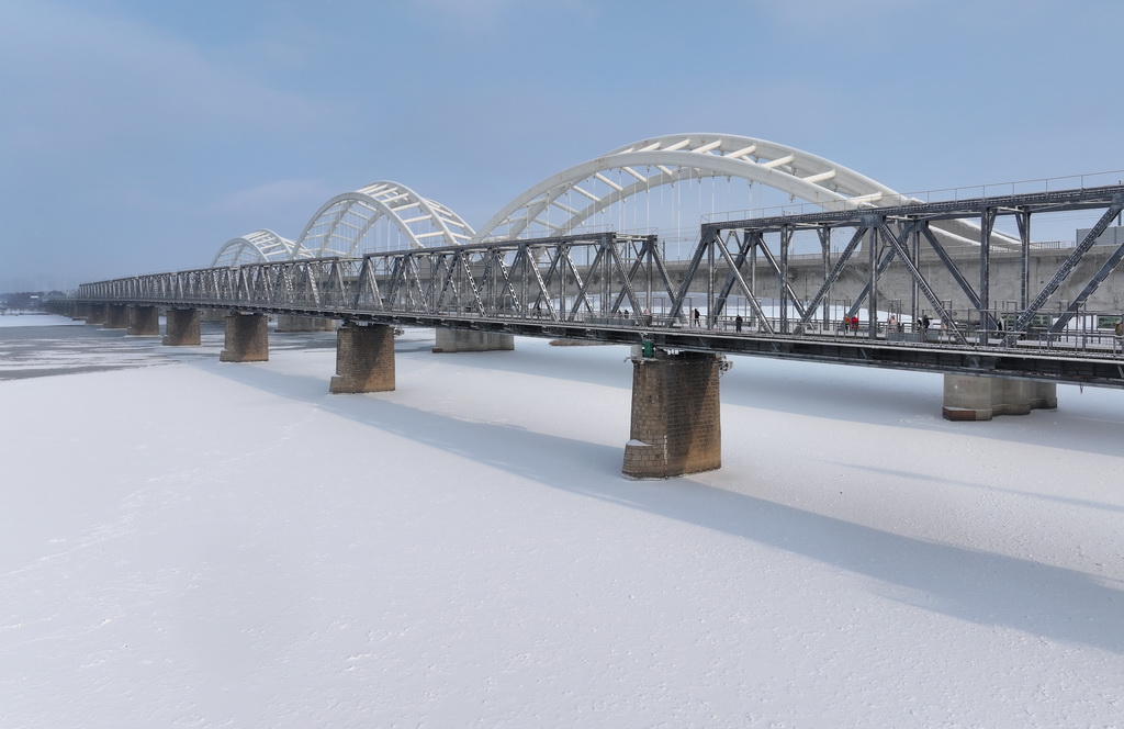 11月28日，松花江干流哈爾濱段封凍的江面（無人機照片）。