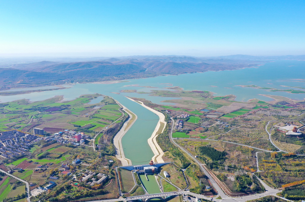 這是11月29日在河南省南陽市淅川縣拍攝的丹江口水庫庫區景色（無人機照片）。