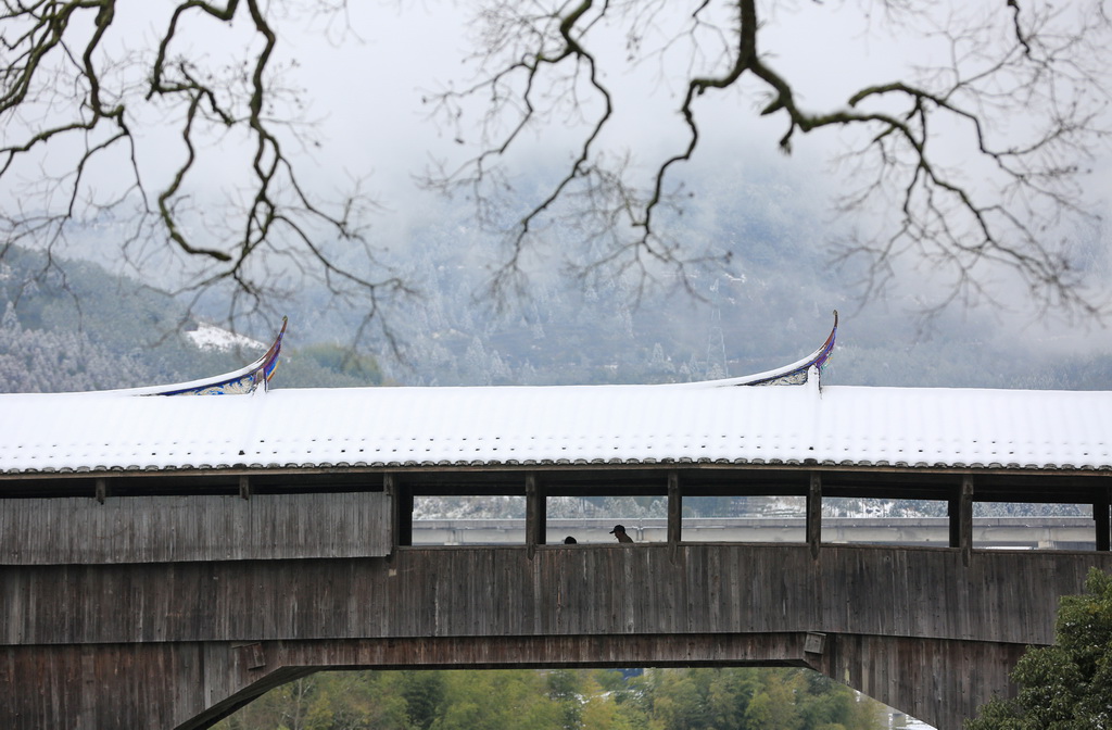 這是在福建省屏南縣棠口鎮拍攝的千乘橋（2022年2月21日攝）。新華社發（王志凌攝）