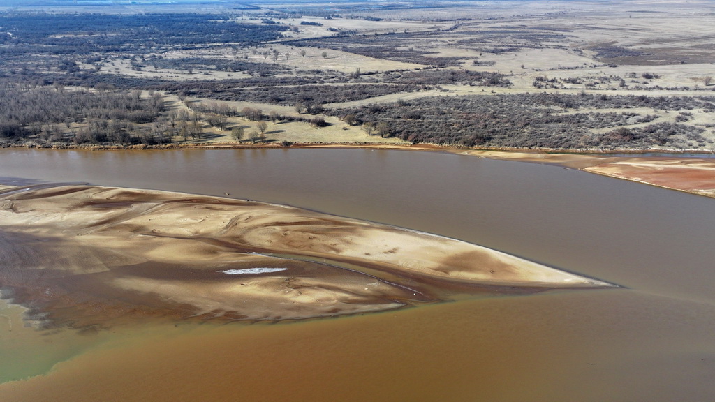 這是12月4日在寧夏石嘴山市拍攝的黃河景色（無人機照片）。