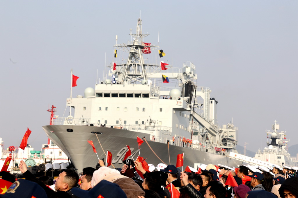 12月15日，中國海軍第47批護航編隊從浙江舟山某軍港解纜起航，赴亞丁灣、索馬里海域接替第46批護航編隊執行護航任務。這是歡送儀式現場。新華社發（楊海帆 攝）