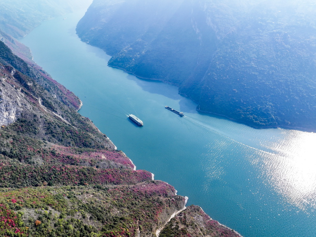 這是12月18日拍攝的重慶巫山三峽龍脊景區景色（無人機照片）。