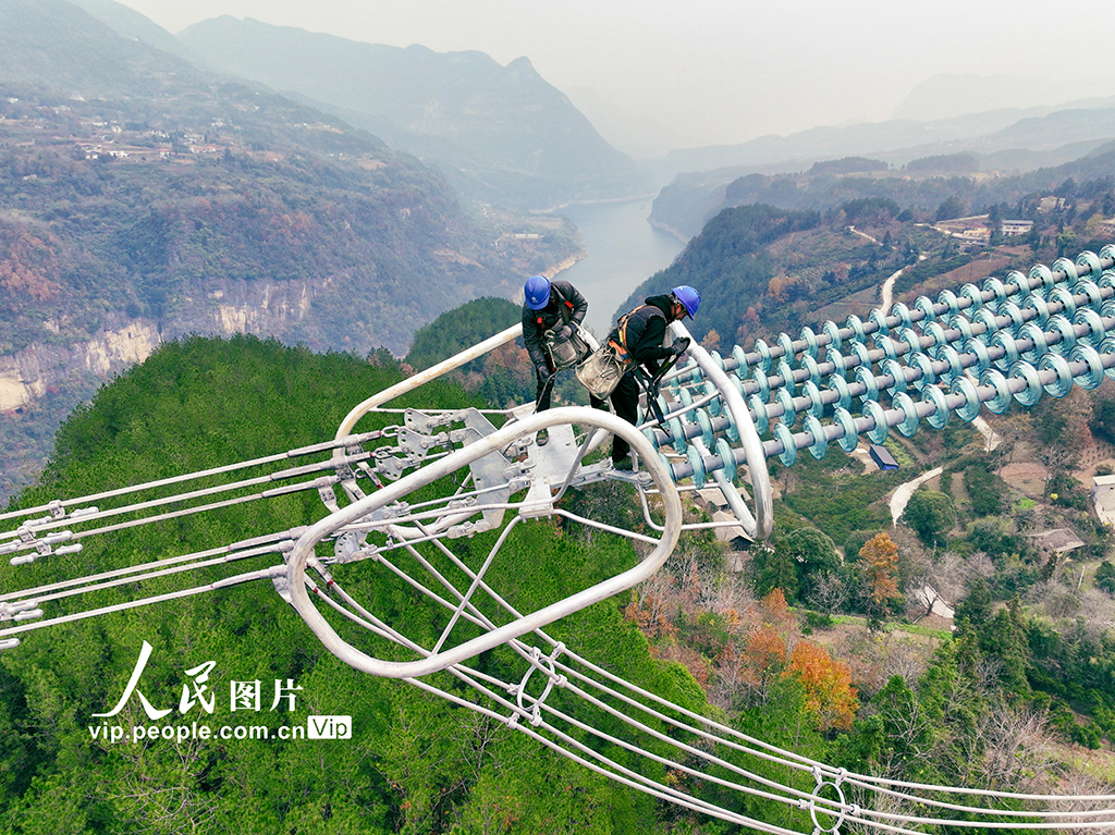 湖北恩施： 金上——湖北特高壓跨清江施工【6】