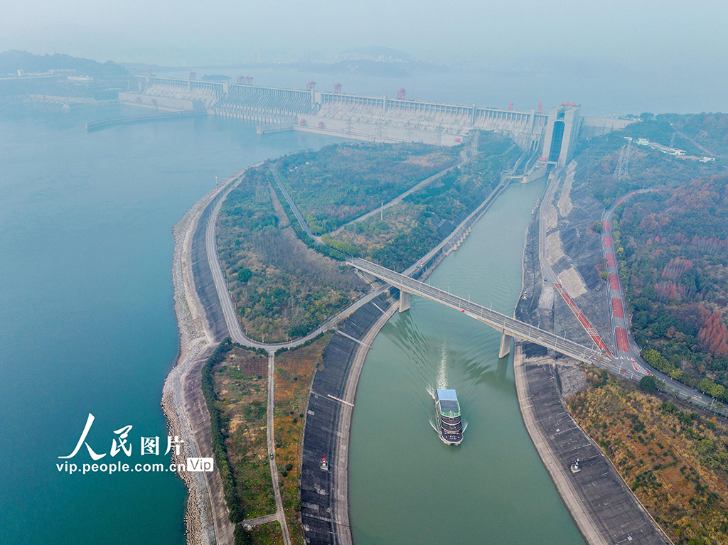 湖北宜昌：三峽升船機累計通過船舶3萬艘次【5】