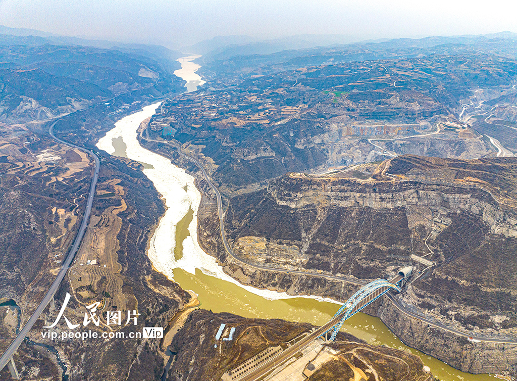 山西運城：黃河冰封 蔚為壯觀【3】