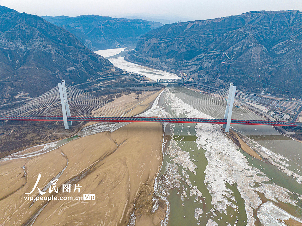 山西運城：黃河冰封 蔚為壯觀【4】