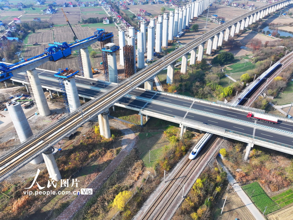 北沿江高鐵跨通揚運河特大橋施工忙【3】