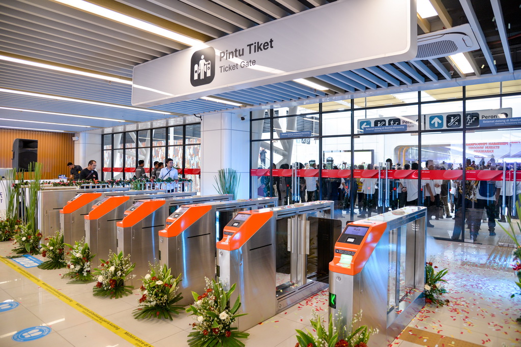 這是12月24日在印度尼西亞西爪哇省拍攝的雅萬高鐵卡拉旺站內景。