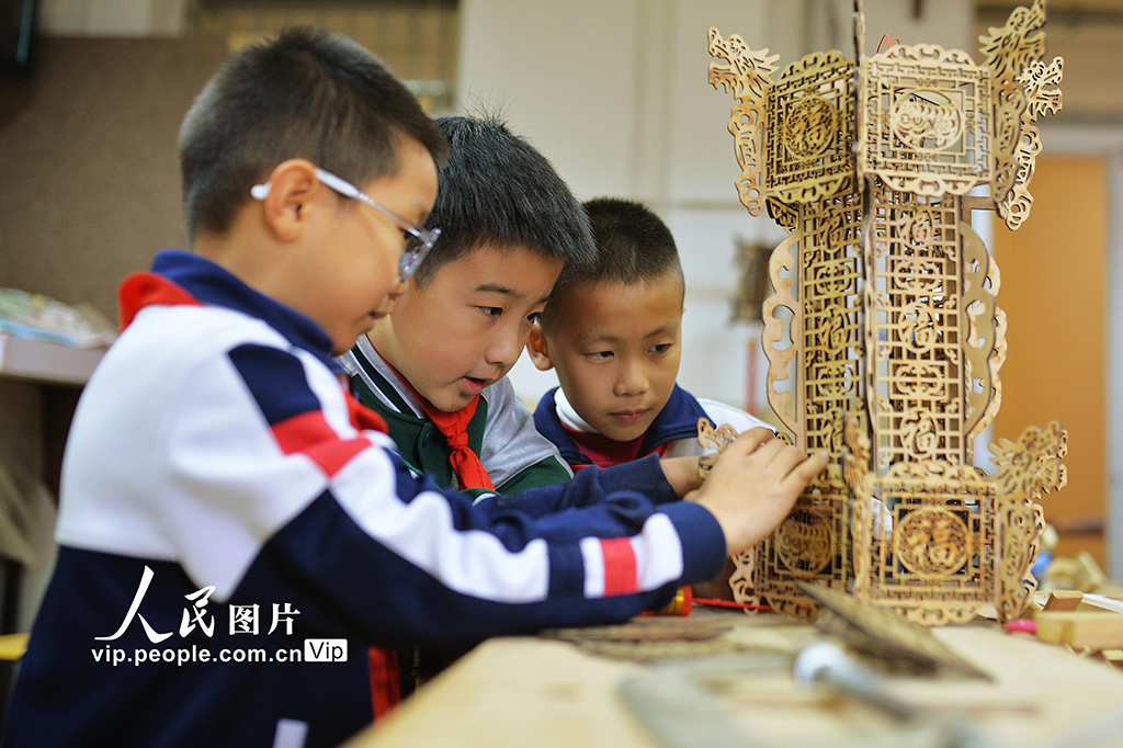 山東青島：“木工課堂”學技能【5】