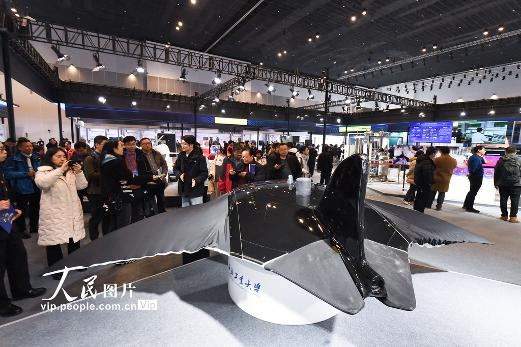 2024中國高?？萍汲晒灰讜谀暇╅_幕