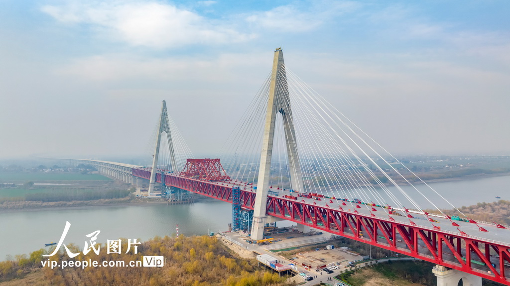 巢馬鐵路馬鞍山長江公鐵大橋副汊航道橋順利合龍