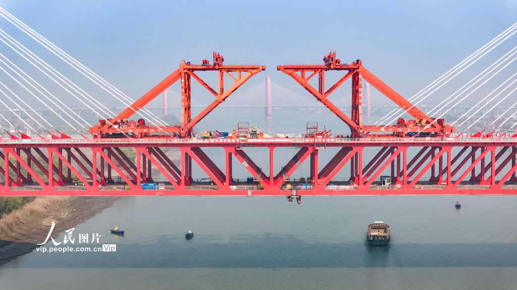 巢馬鐵路馬鞍山長江公鐵大橋副汊航道橋順利合龍【3】