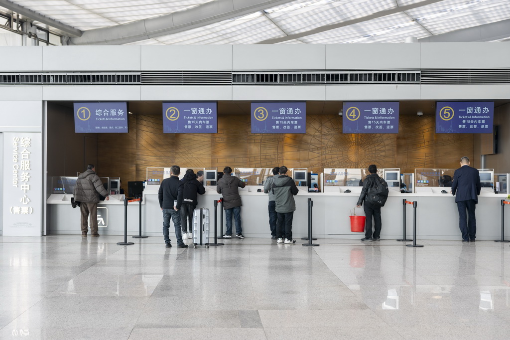 12月30日拍攝的鐵路上海南站綜合服務中心。