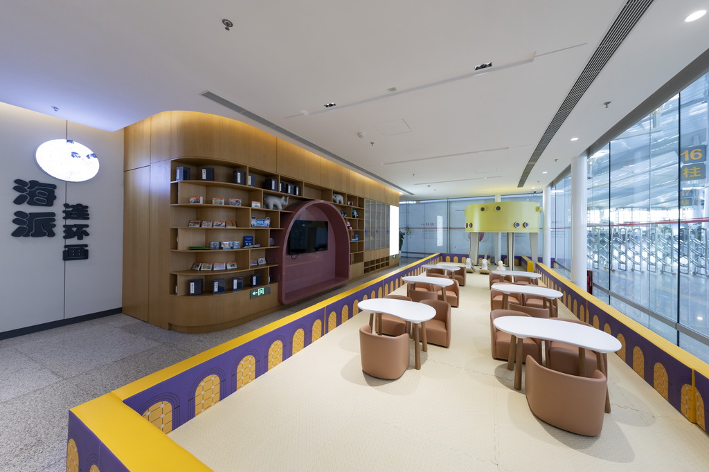 12月30日拍攝的鐵路上海南站兒童游樂區。