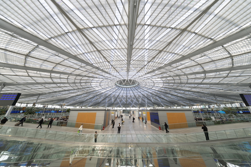 12月30日拍攝的鐵路上海南站候車大廳。