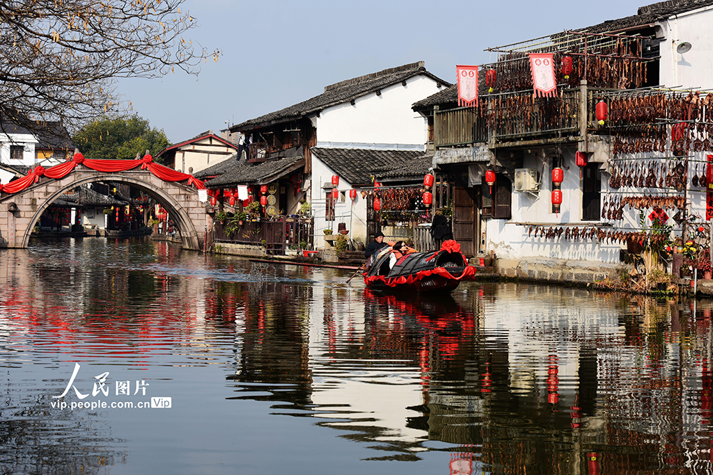 浙江紹興：安昌古鎮醉游人
