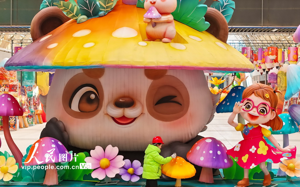 山東青島：制花燈 迎新春