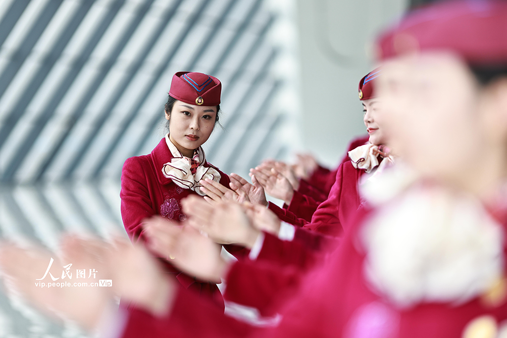 重慶：禮儀培訓備戰春運【2】