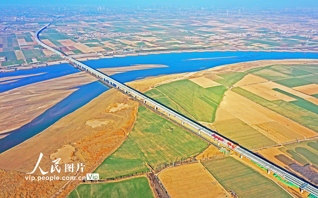 河南焦作：沁伊高速黃河特大橋建設正酣【2】