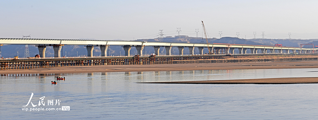 河南焦作：沁伊高速黃河特大橋建設正酣【5】
