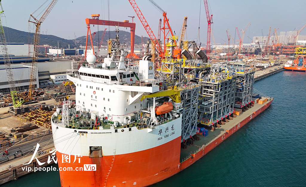 山東青島：40萬噸級“海上油氣工廠”上部模塊裝船啟運【3】