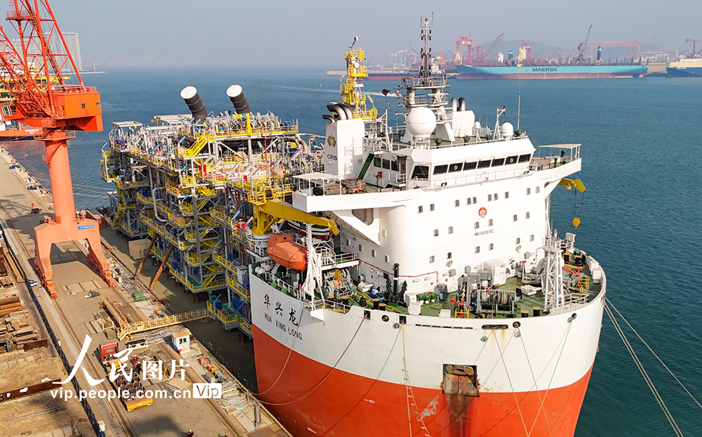 山東青島：40萬噸級“海上油氣工廠”上部模塊裝船啟運【6】