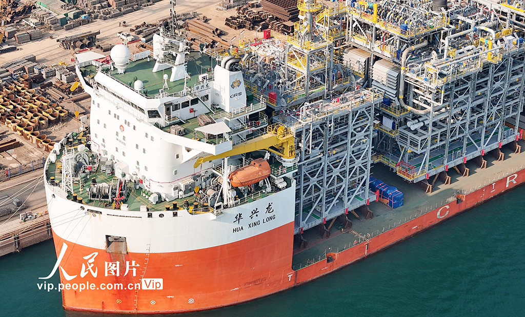 山東青島：40萬噸級“海上油氣工廠”上部模塊裝船啟運【7】