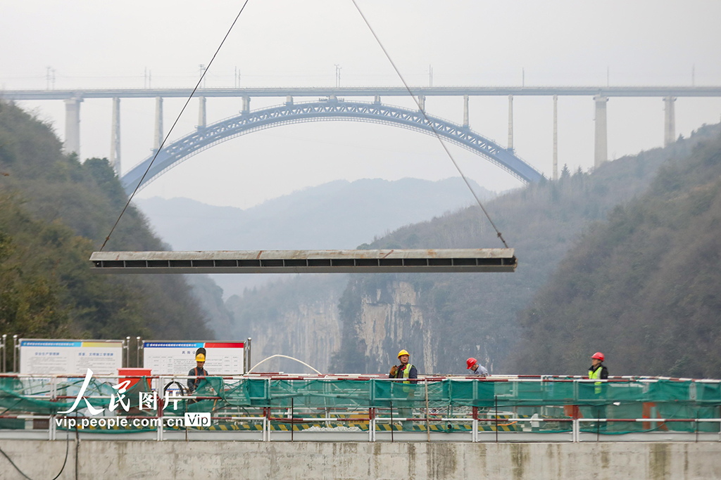 “一線天”中筑高壩【5】