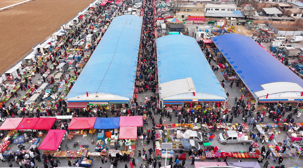 1月21日拍攝的寧夏銀川市賀蘭縣金貴集貿市場（無人機照片）。
