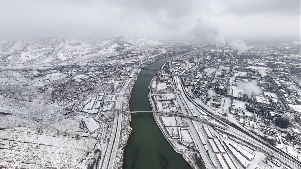 1月25日拍攝的雪后蘭州（無人機照片）。新華社發（宋佳龍攝）