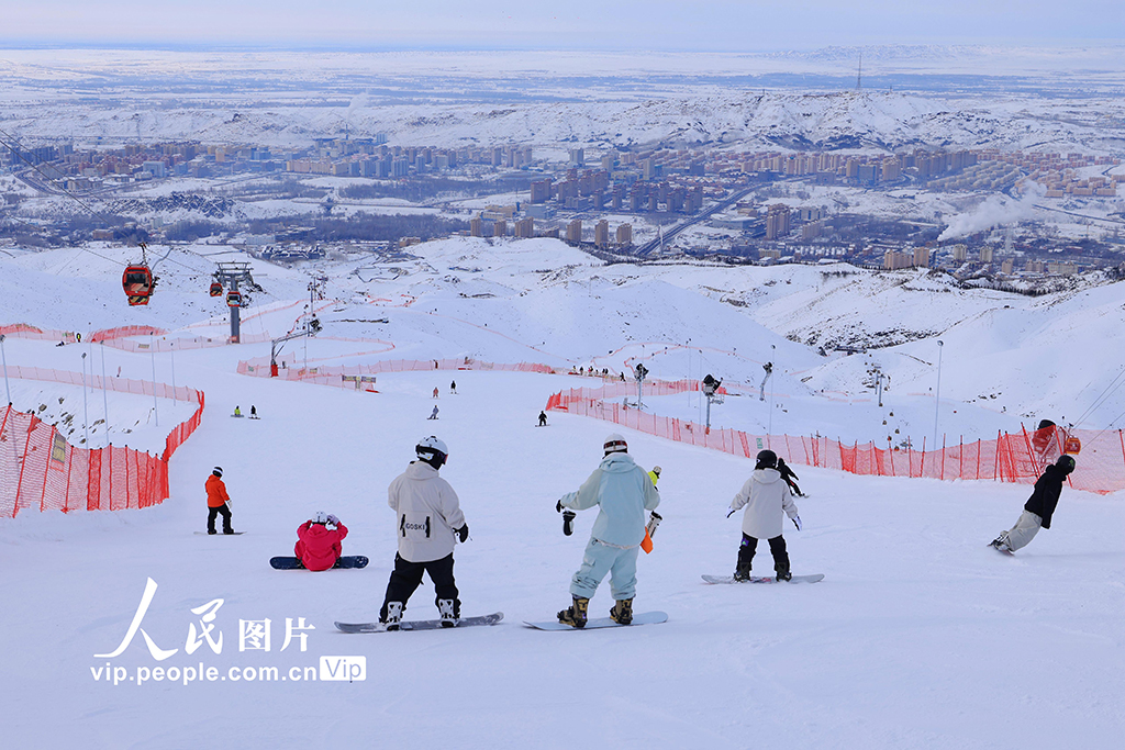 新疆阿勒泰：暢游冰雪 歡度春節