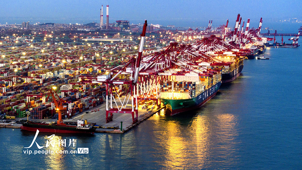 山東港口青島港：燈火通明作業忙【6】