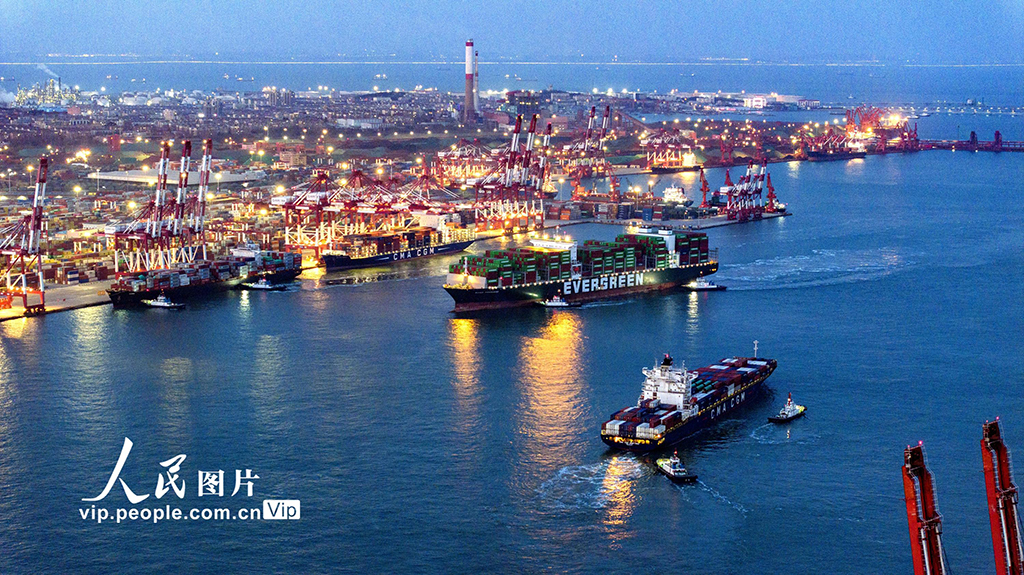 山東港口青島港：燈火通明作業忙【7】