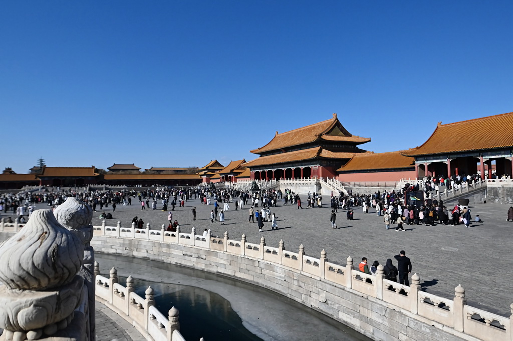 2月2日，游客在位于北京中軸線上的故宮觀光游覽。新華社記者 張晨霖 攝