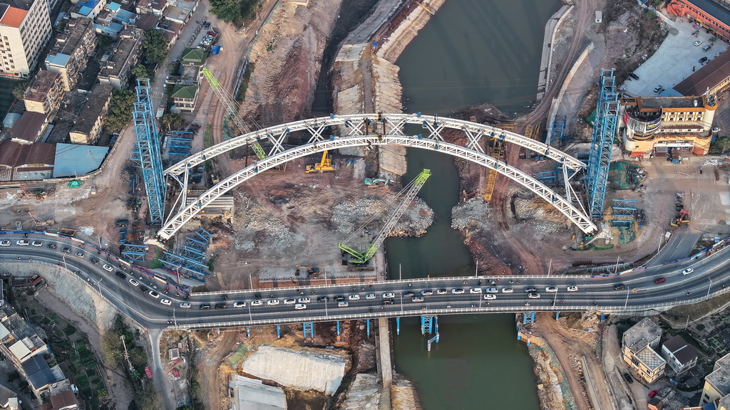 2月4日拍攝的建設中的欽州一橋（無人機照片）。