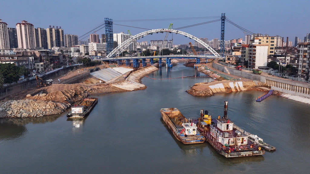 2月4日拍攝的建設中的欽州一橋（無人機照片）。