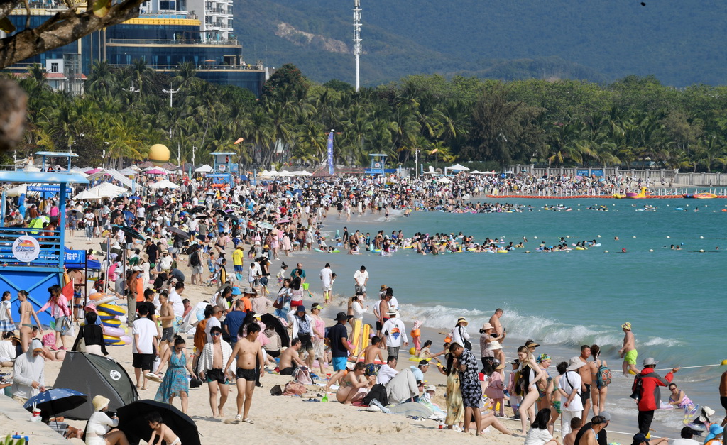 三亞：椰風海韻熱情不減 錯峰游持續火爆