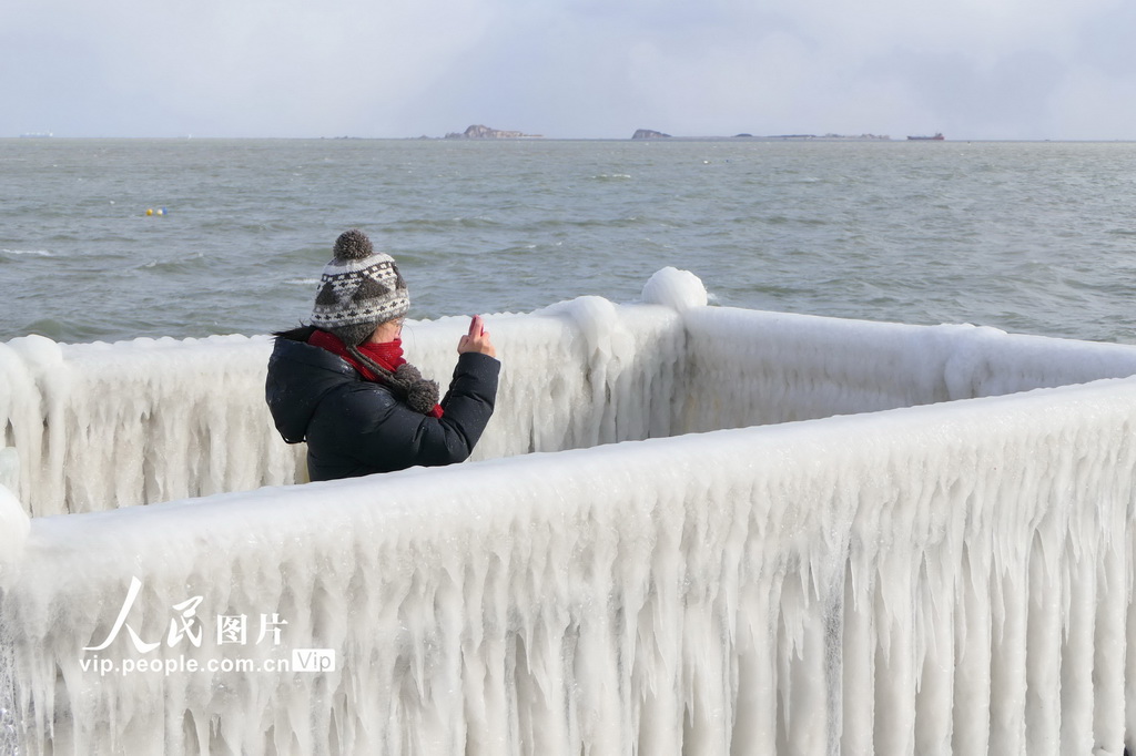 山東煙臺：寒潮過境 海濱現冰凌【5】