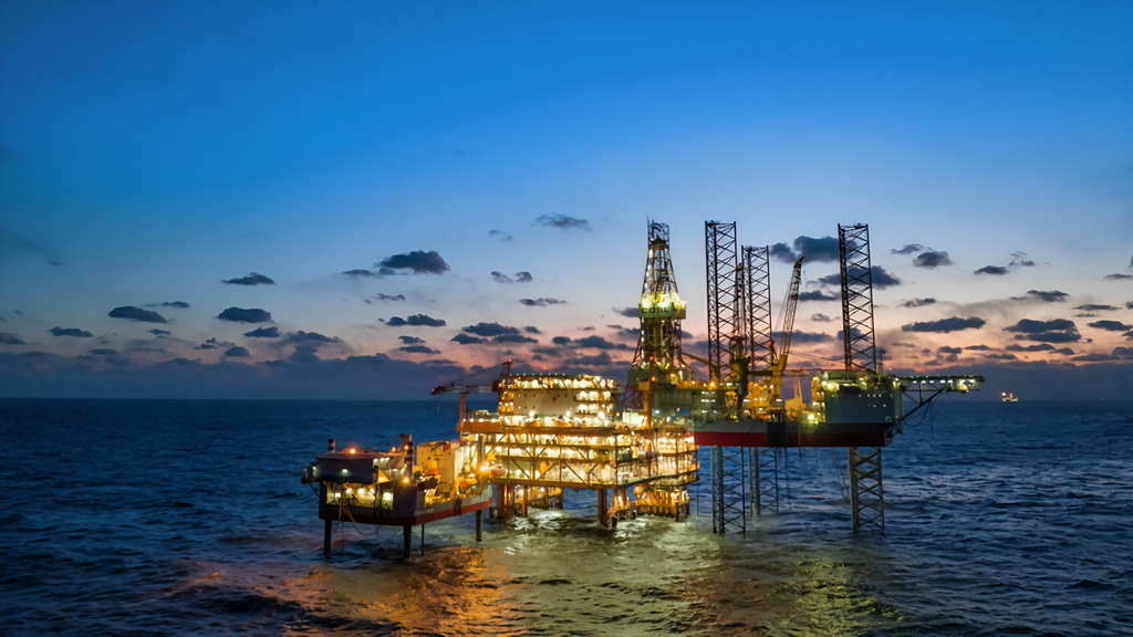 這是2月8日清晨拍攝的渤中26-6油田一期開發項目海上作業平臺（無人機照片）。