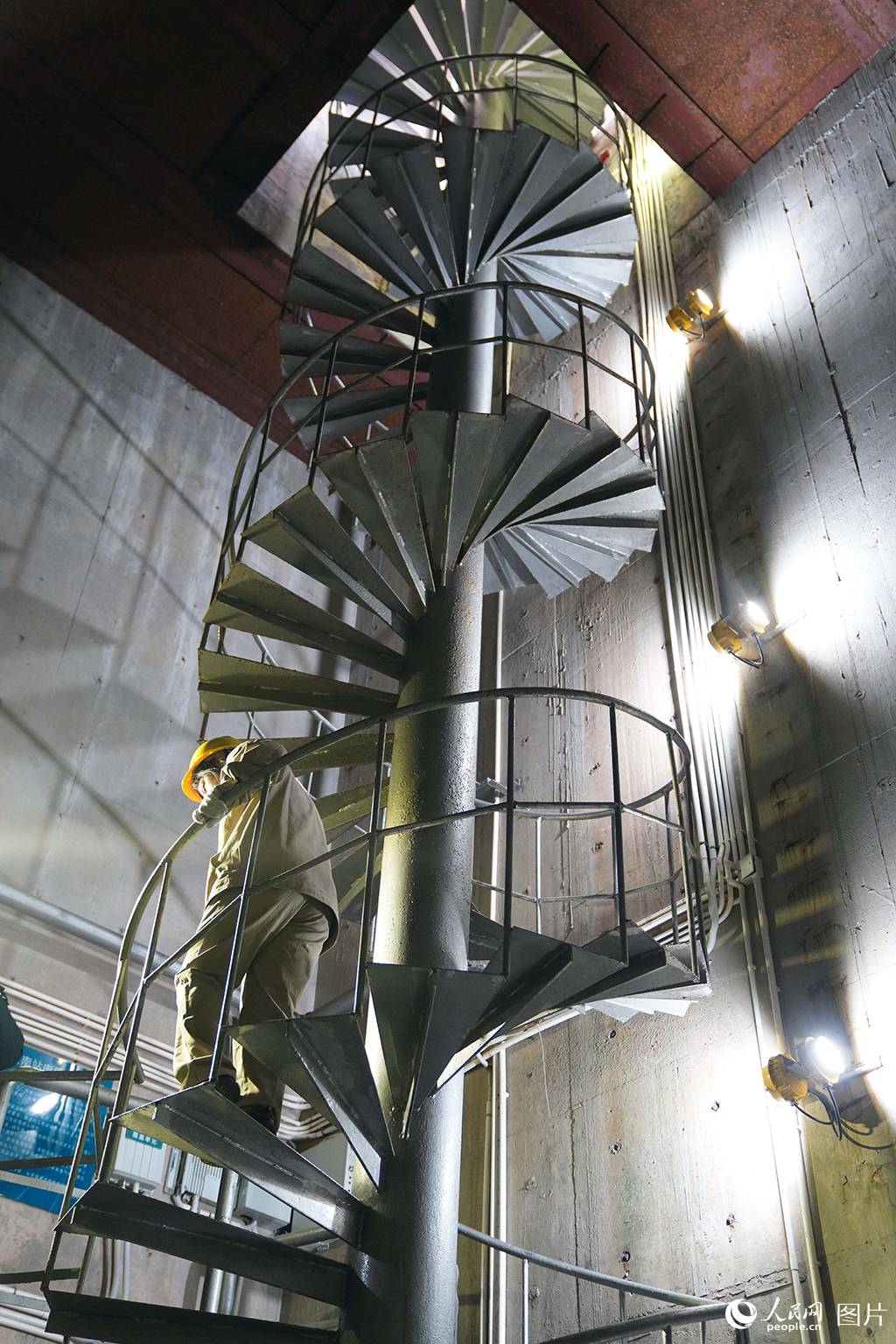 江蘇南京：城區主網保供電纜隧道探秘【2】