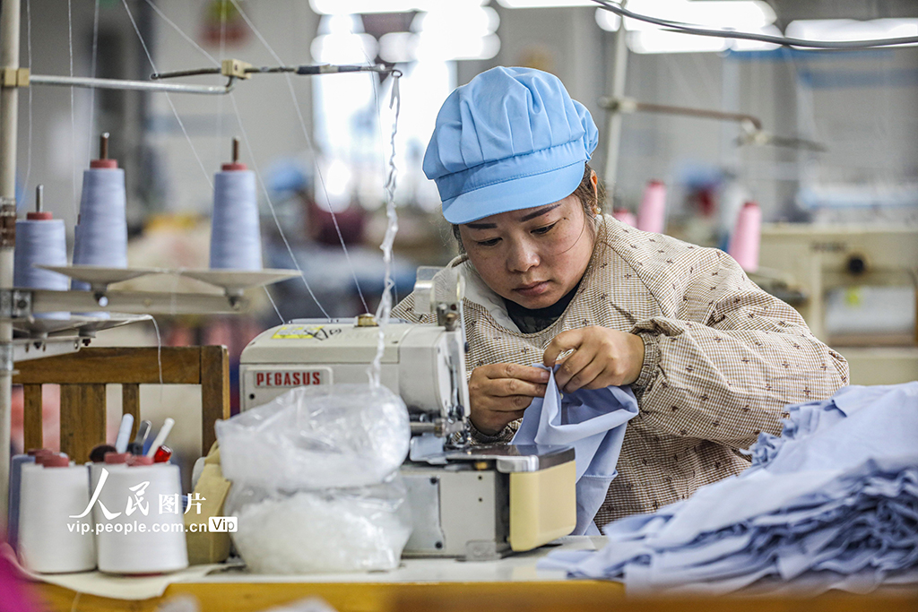 廣西靈川：開足馬力生產忙